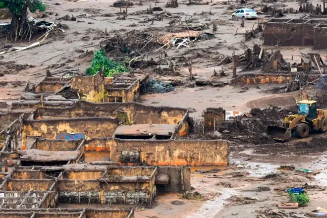 Rompimento, no dia 5 de novembro de 2015, causou a morte de 19 pessoas e foi considerado uma das maiores tragédias ambientais do país • Antonio Cruz/ Agência Brasil