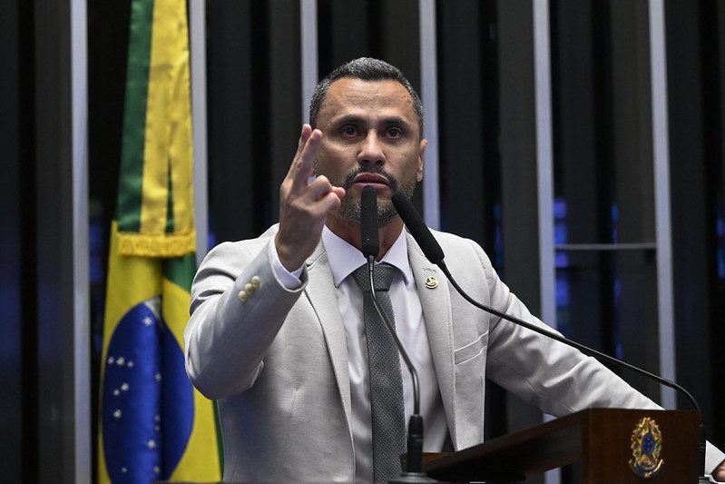 Cleitinho tem pico de pressão e vai para hospital após discurso contra Simões: ‘Espero que não faça sacanagem comigo’
