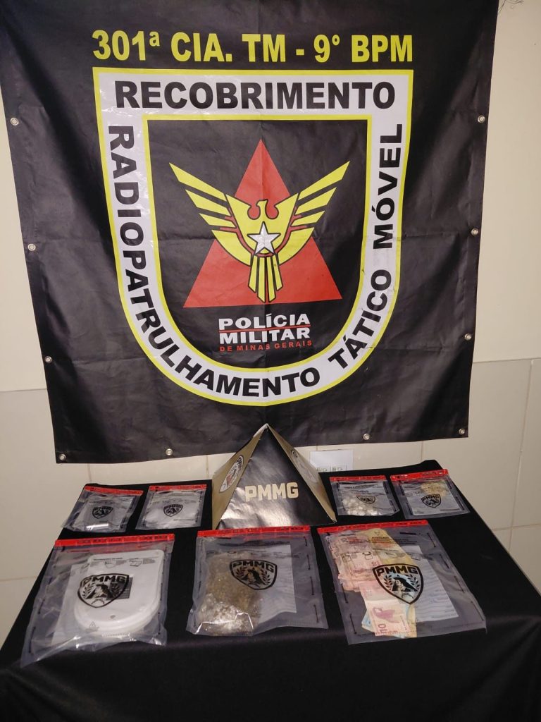 Com ajuda de cão farejador, PM apreende cocaína, maconha, crack e mais de R$ 2 mil em operação contra o tráfico