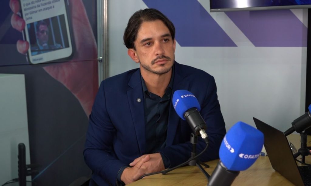 Irmão de Cleitinho defende saída de presidente da AMM da transição por apoio a Lula, mas governador eleito descarta