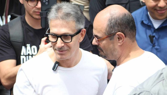 Zema e Simões em protesto na Praça da Liberdade: segundo o diagnóstico de pesquisas, se mantida até o fim, a candidatura de Zema afetará o desempenho de Simões
crédito: Marcos Vieira /EM/D.A Press