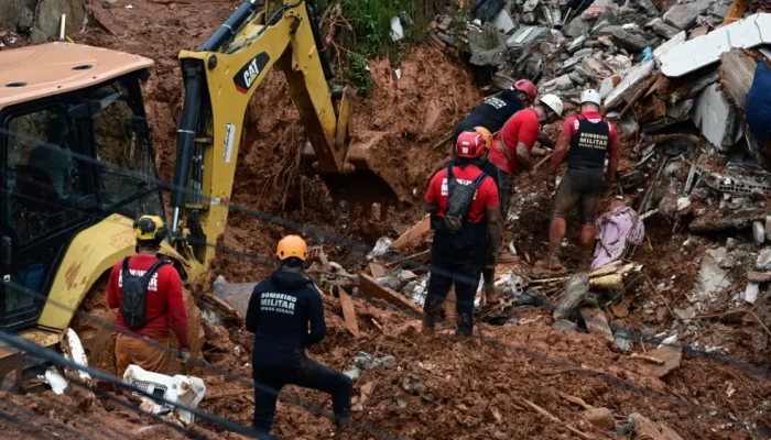 28 pessoas foram encontradas mortas em Juiz de Fora e Ubá após chuvas intensas atingirem Zona da Mata; 40 seguem desaparecidas
