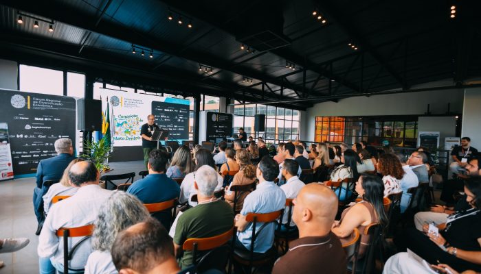 A cidade virou a página — sem rasgar a história, semeou ideias, elaborou planos e inseriu a pauta na mesa.