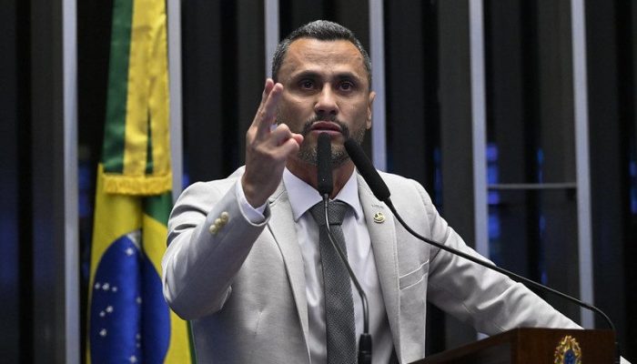 Cleitinho tem pico de pressão e vai para hospital após discurso contra Simões: ‘Espero que não faça sacanagem comigo’