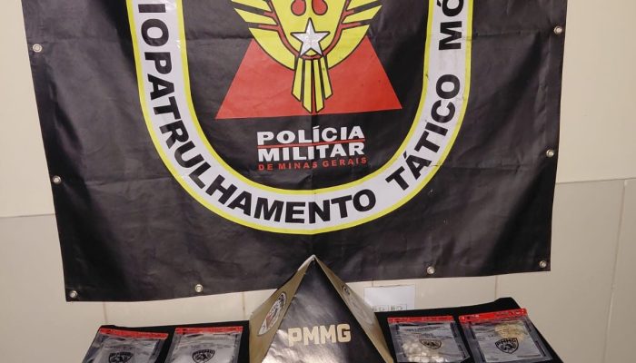 Com ajuda de cão farejador, PM apreende cocaína, maconha, crack e mais de R$ 2 mil em operação contra o tráfico