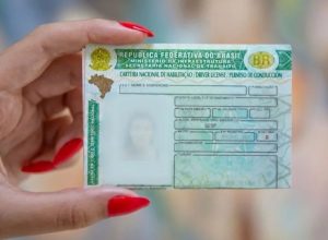 Detran vai bloquear CNH de motoristas com pendências no CPF em 2026