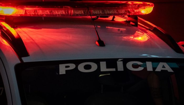 Homem é baleado, ataca mãe de adolescente com enxada e acaba preso