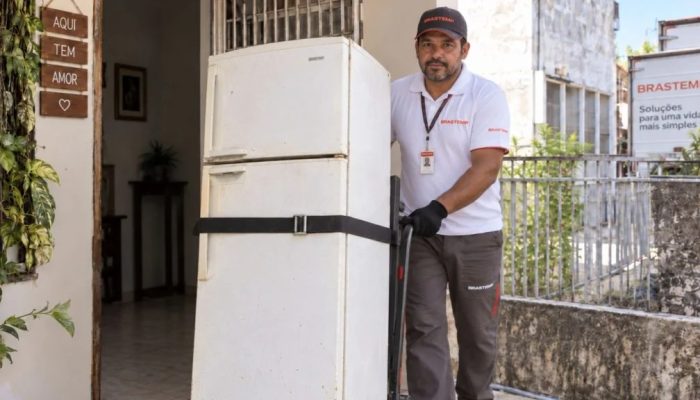 Brastemp e Consul trocam geladeira velha por nova com desconto e buscam o eletrodoméstico em cas...