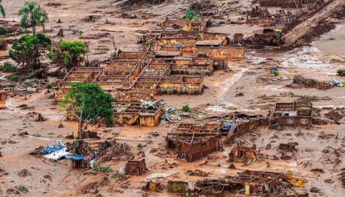 O rompimento da barragem da mineradora Vale em Brumadinho provocou mortes e devastação de rejeitos em janeiro de 2019