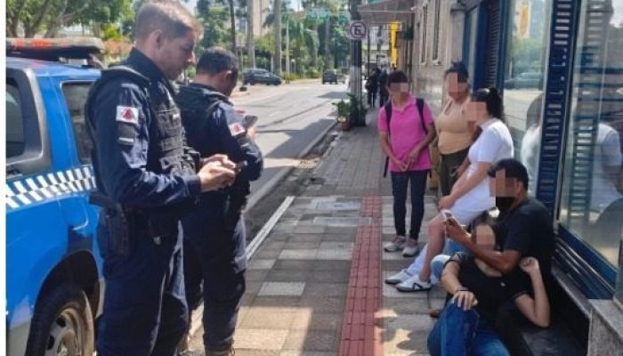 Mulher de 22 anos é atropelada por motocicleta na região central