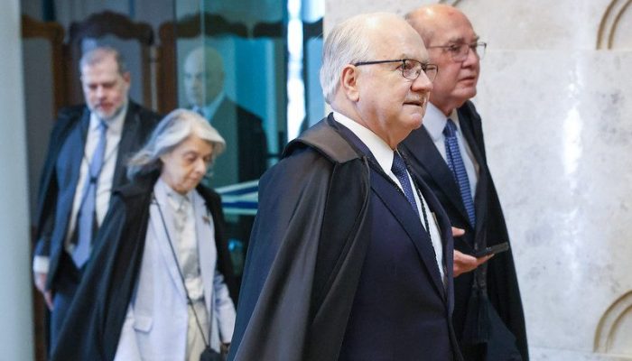 No Dia do Professores, piso segue sem resposta no STF e lei mineira fica à espera