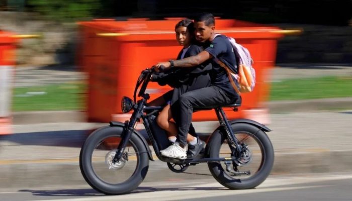 Projeto de Lei propõe idade mínima, cadastro nacional e novas regras para o uso de bicicletas elétricas no Brasil