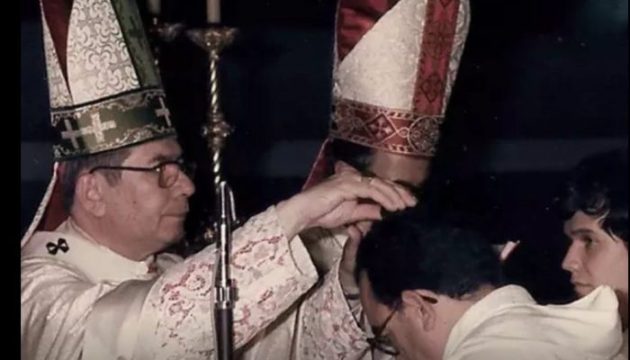 De Capela Nova para o mundo: Dom Raymundo Damasceno completa 40 anos de episcopado Publicado em 1...