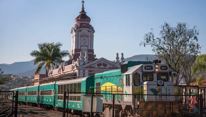 Viagens noturnas serão realizadas nos meses de janeiro, julho e dezembro; passagens para janeiro estarão disponíveis a partir de 20 de novembro. Iniciativa faz parte da renovação da concessão ferroviária.