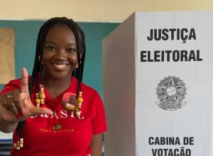 “Se a esquerda não dominar as redes sociais, nós vamos perder”, afirmou à imprensa após a vitória
