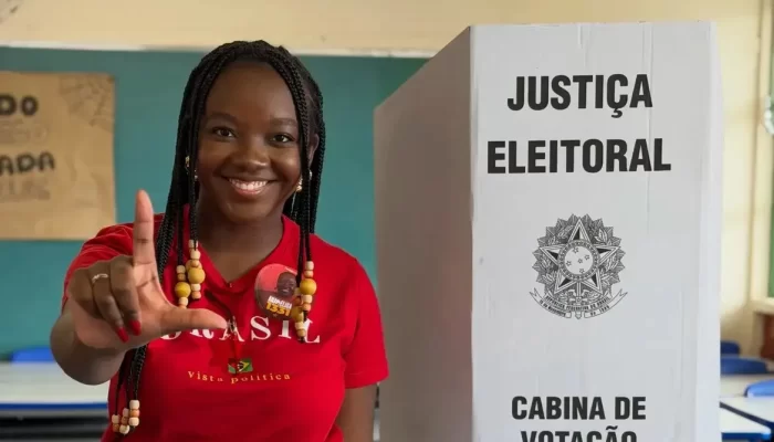 “Se a esquerda não dominar as redes sociais, nós vamos perder”, afirmou à imprensa após a vitória